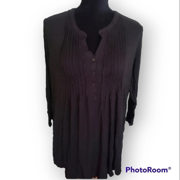 Simply Emma black pleated front top. - Picture 4 of 7